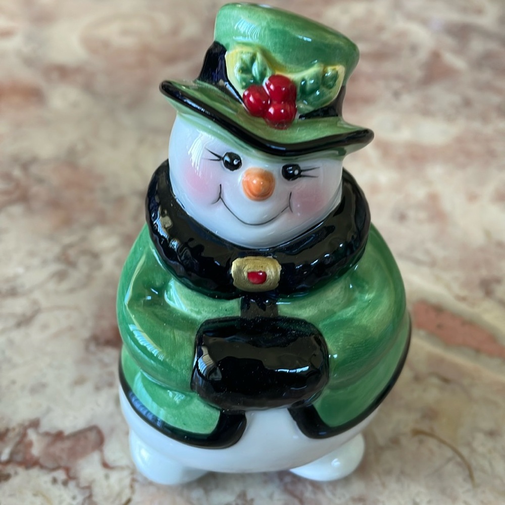 New In Box~Fitz And Floyd Holly Jolly Mr and Mrs Snowmen Salt & Pepper Shakers - Picture 5 of 10